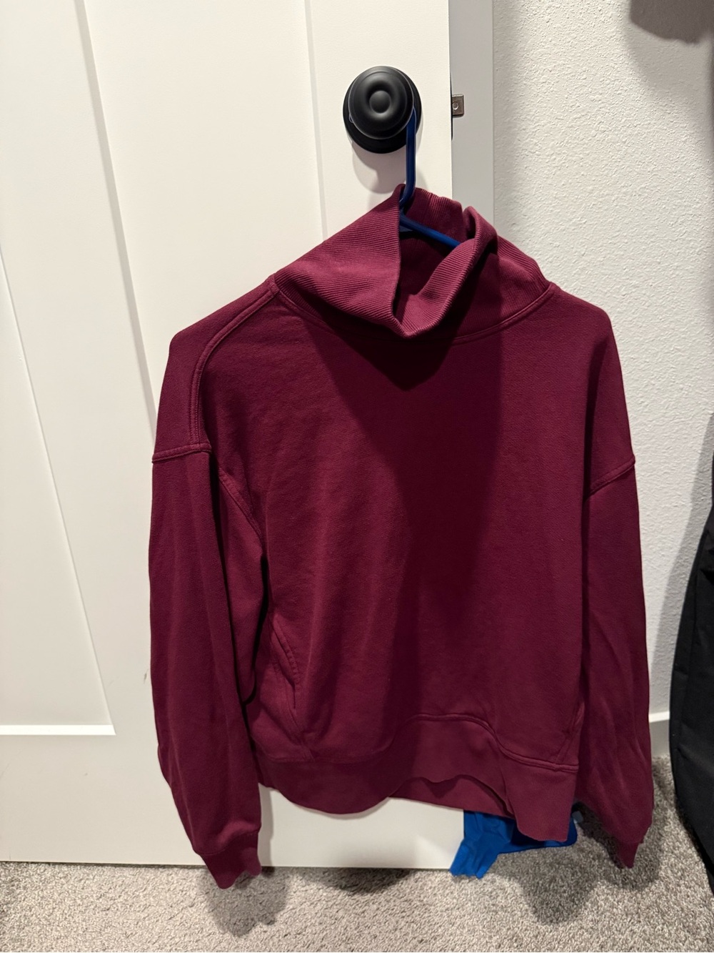 ALO Yoga Women's Turtleneck Pullover - Burgundy